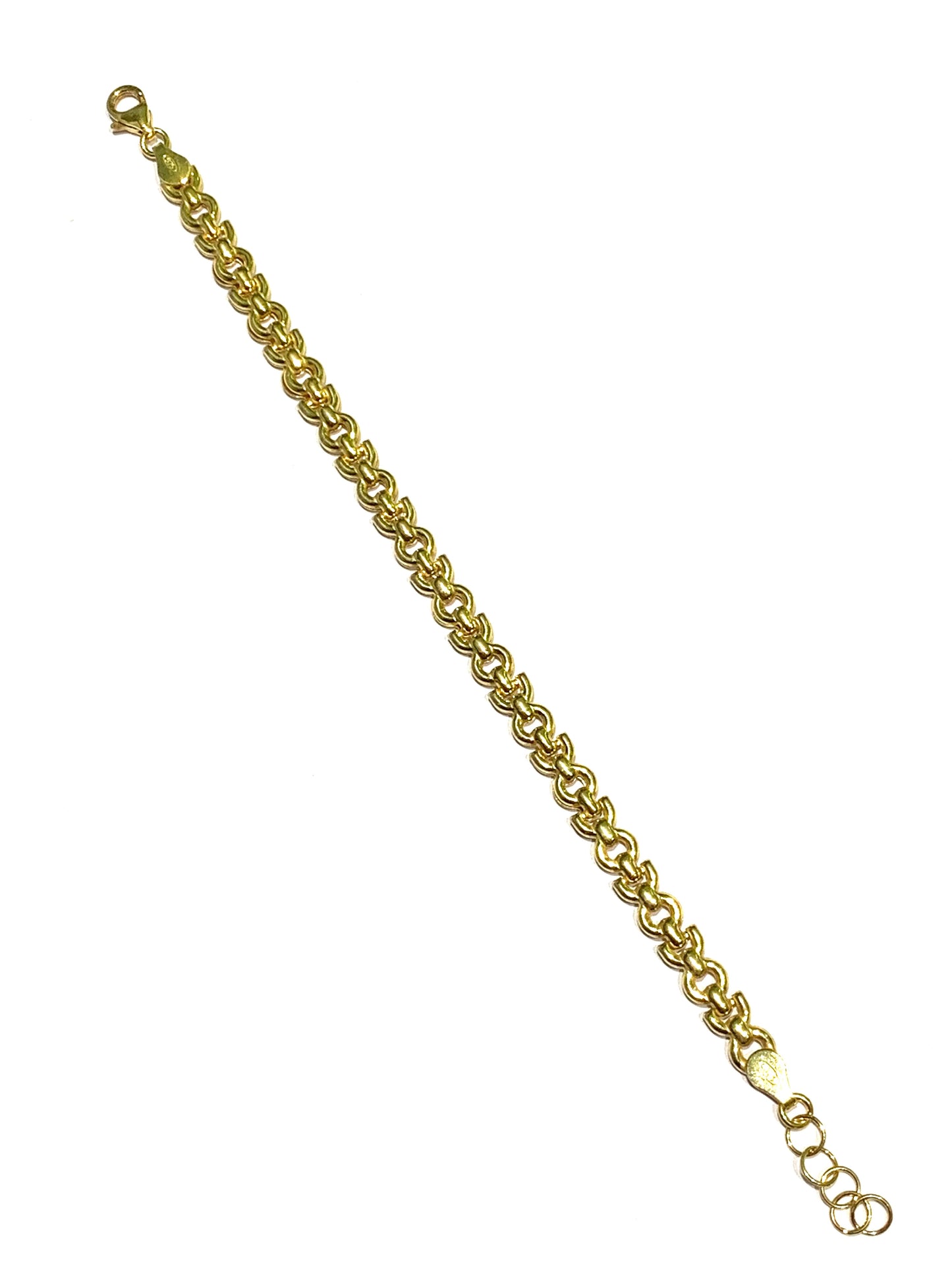 Bracciale in argento bagnato in oro giallo con maglia piatta.
Lunghezza regolabile da 17,5 a 19,5 cm.
Dimensione 0,5 cm.