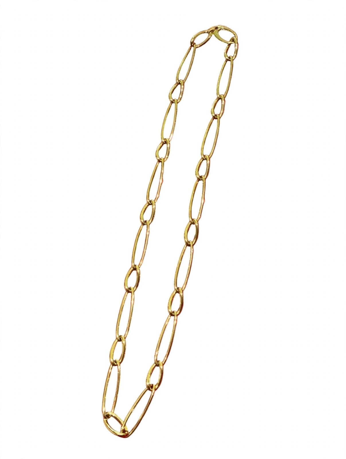Collana in oro giallo 18kt con maglia a catena con anelli grandi alternati ad anelli più piccoli.
Lunghezza catena 46 cm.
Dimensione anelli grandi 2,5x0,7 cm.
Dimensione anelli piccoli 1,5x0,7 cm.