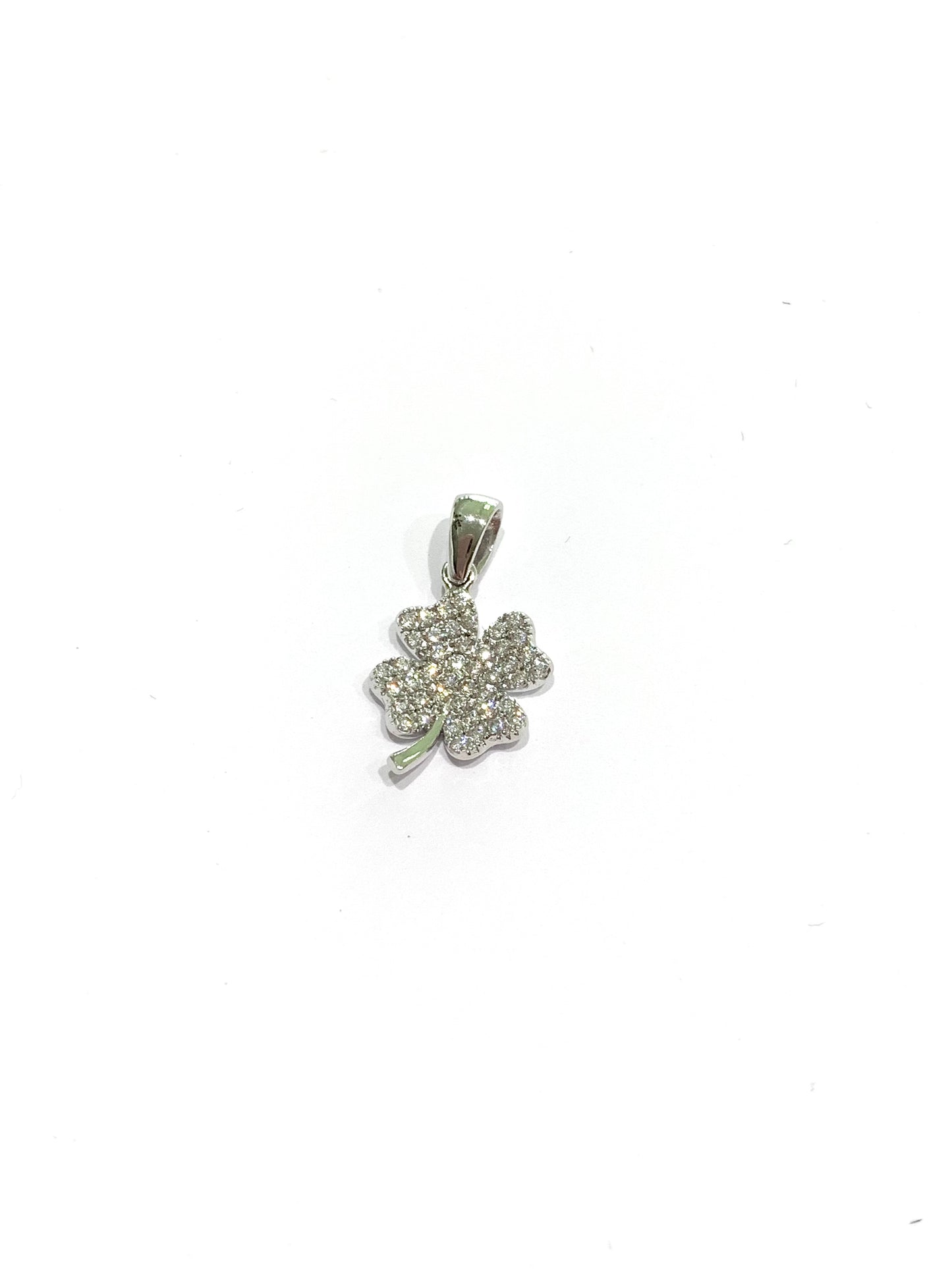 Ciondolo per collana in oro bianco 18kt con quadrifoglio ricoperta da zirconi.
Dimensione 1 cm.
