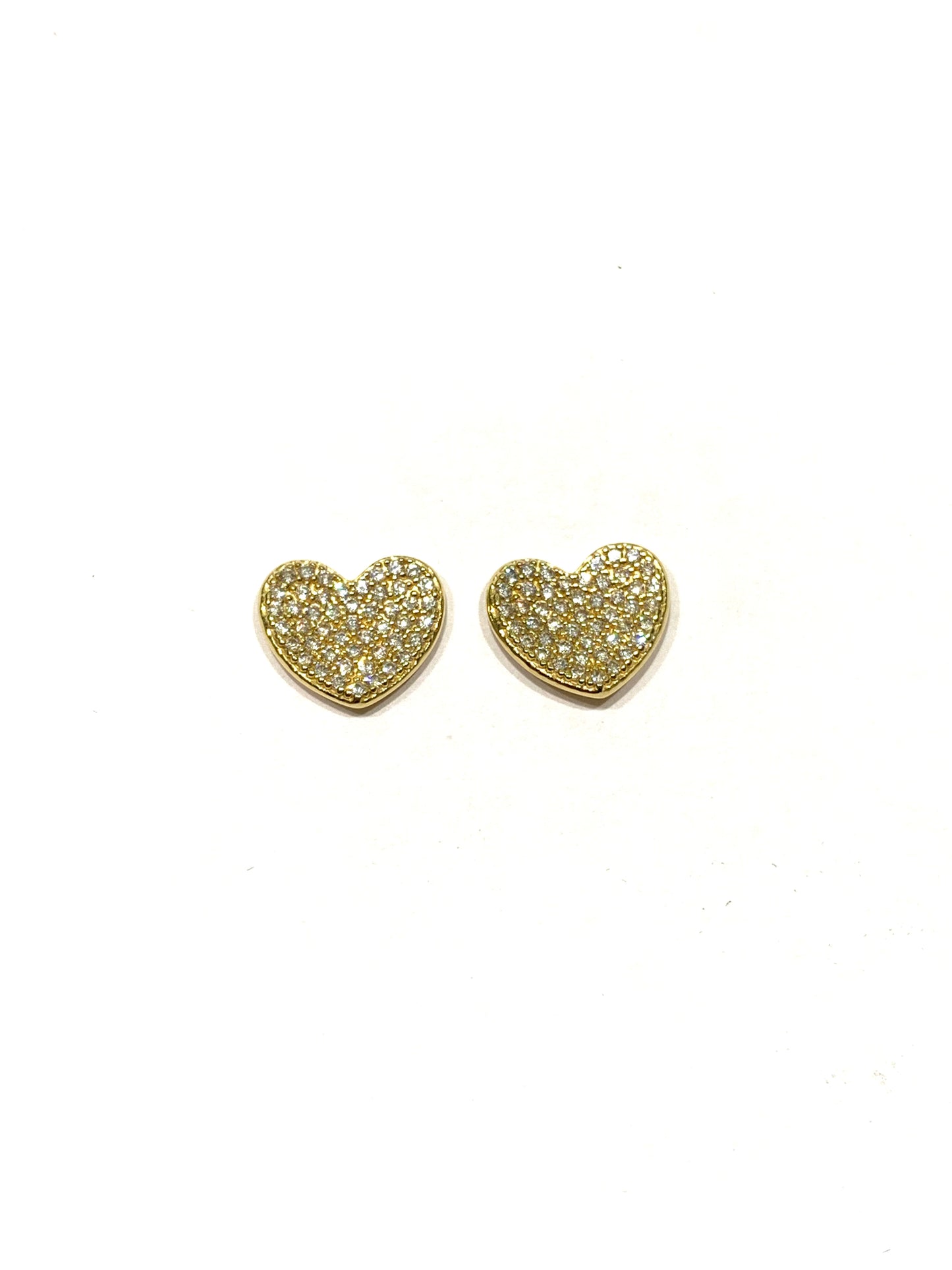 Orecchini in oro giallo 18kt con cuore ricoperto da zirconi.
Dimensioni cuore 1 cm.
Chiusura con farfalline.
