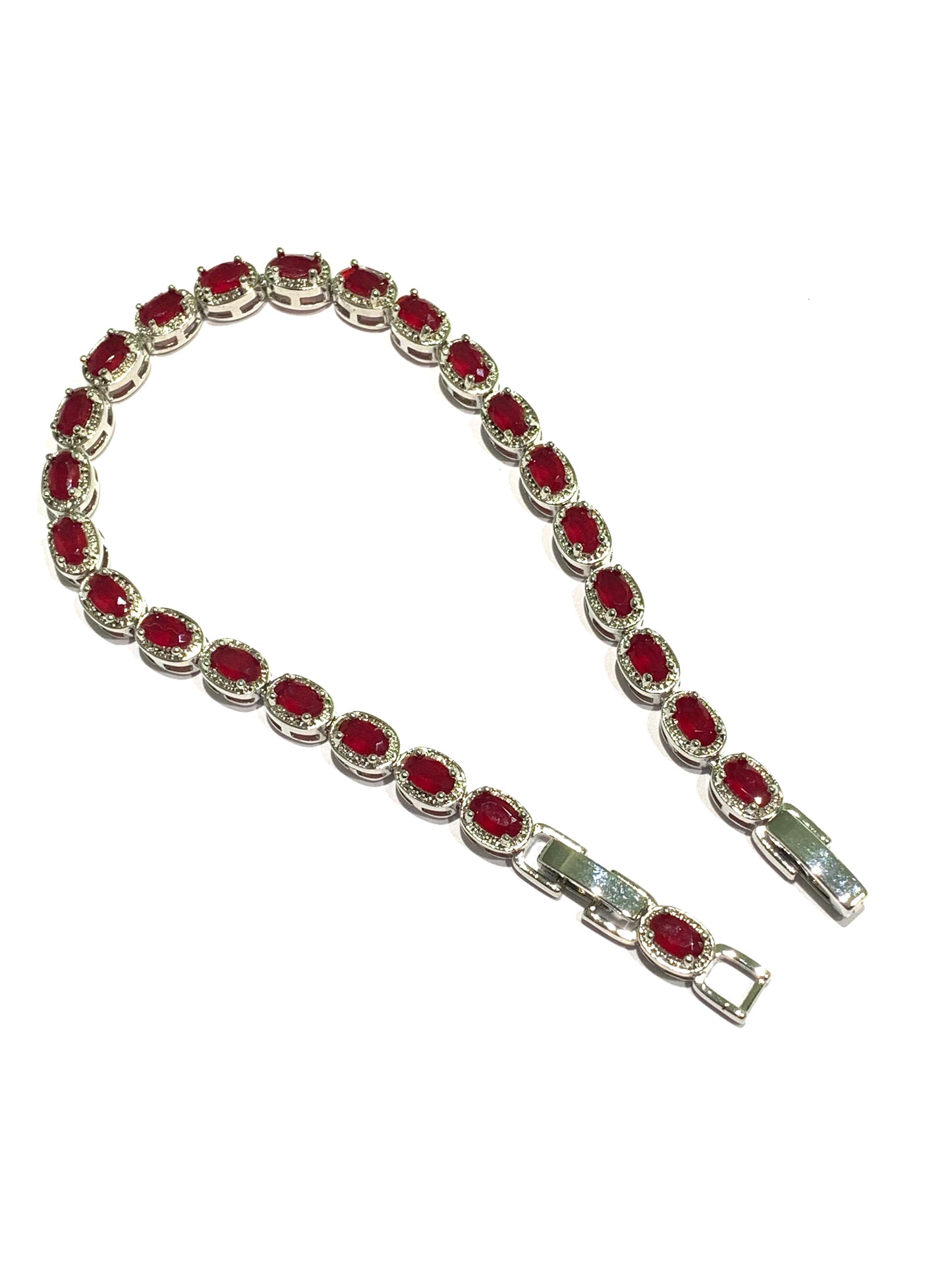 Bracciale tennis in argento con zirconi bianchi e colorati.
Disponibile con zirconi bianchi, con blu zaffiro e rosso rubino.
Lunghezza colore blu e bianco 18 cm.
Lunghezza colore rosso 18 cm + prolunga di 2 cm per un totale di 20 cm (visibile in foto).
Dimensione 0,5 cm.