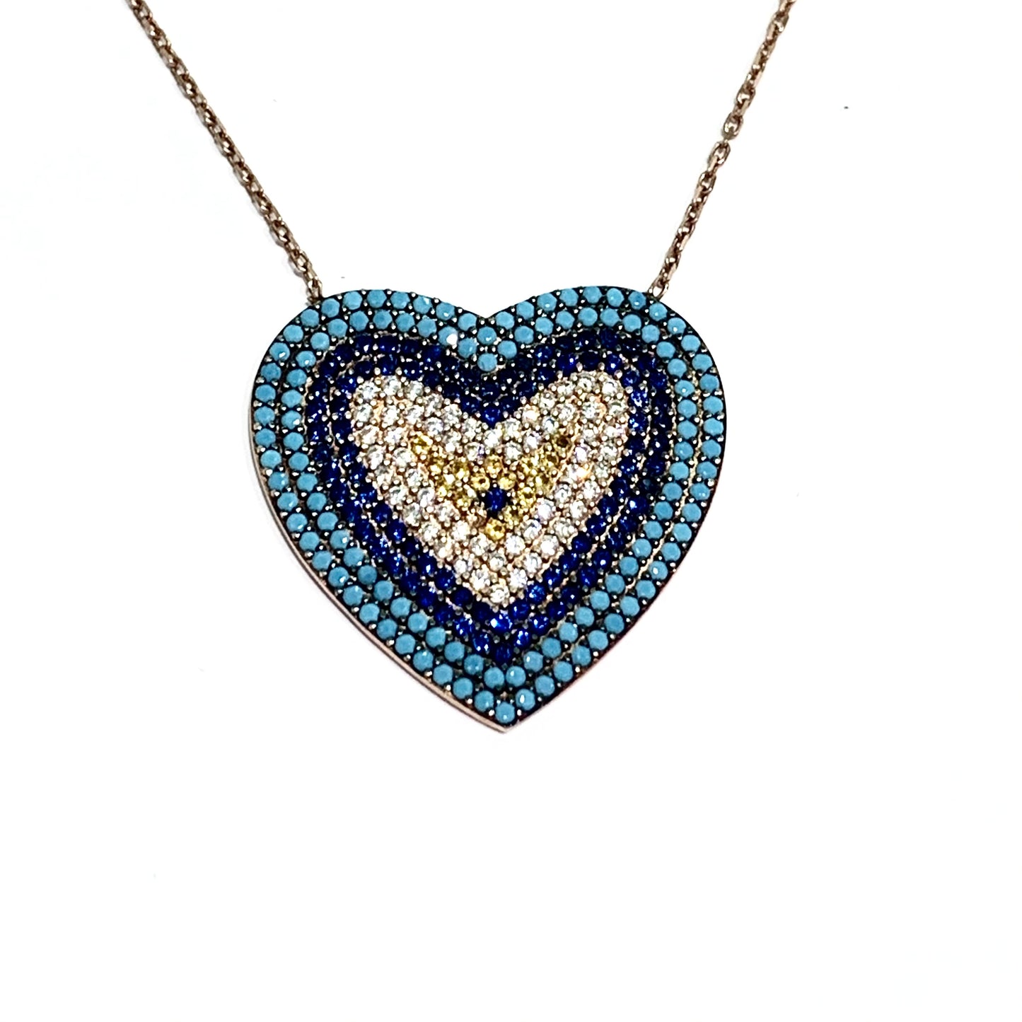 Collana in argento bagnata nell'oro rosa con cuore colorato. Lunghezza catena 42 cm allungabile fino a 45 cm. Dimensione cuore 2,5 cm. Spedizione gratuita con confezione regalo.