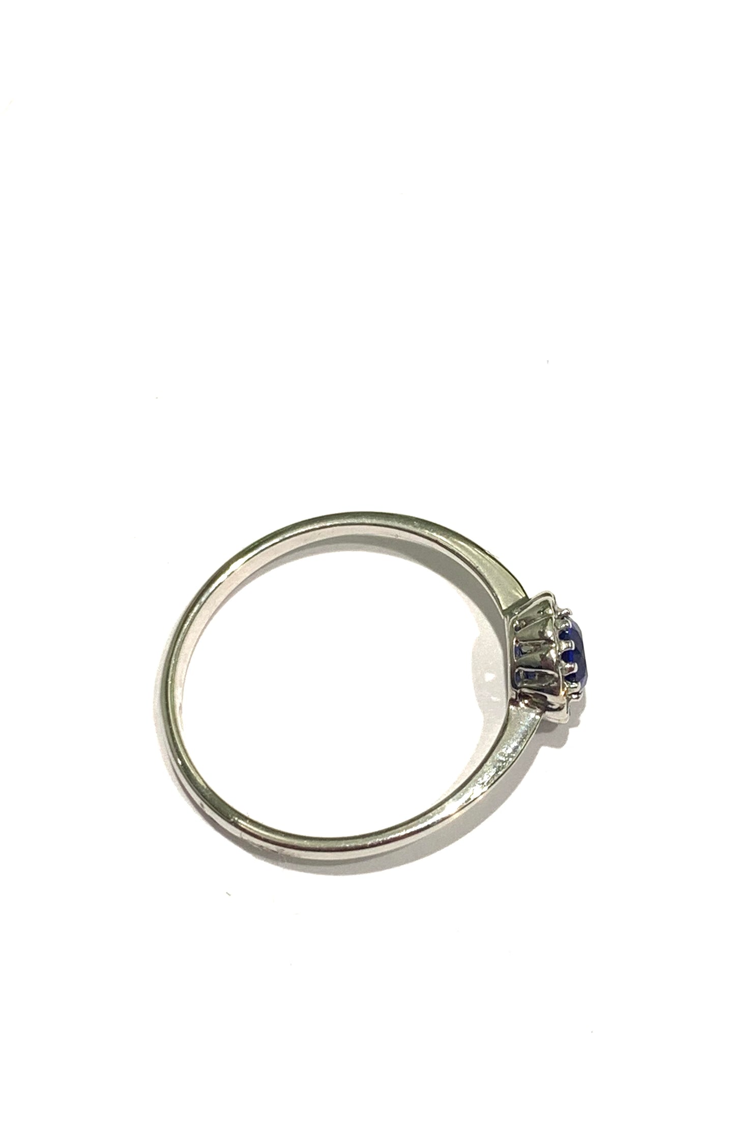 Anello oro bianco 9kt con piccolo zircone colore zaffiro tondo