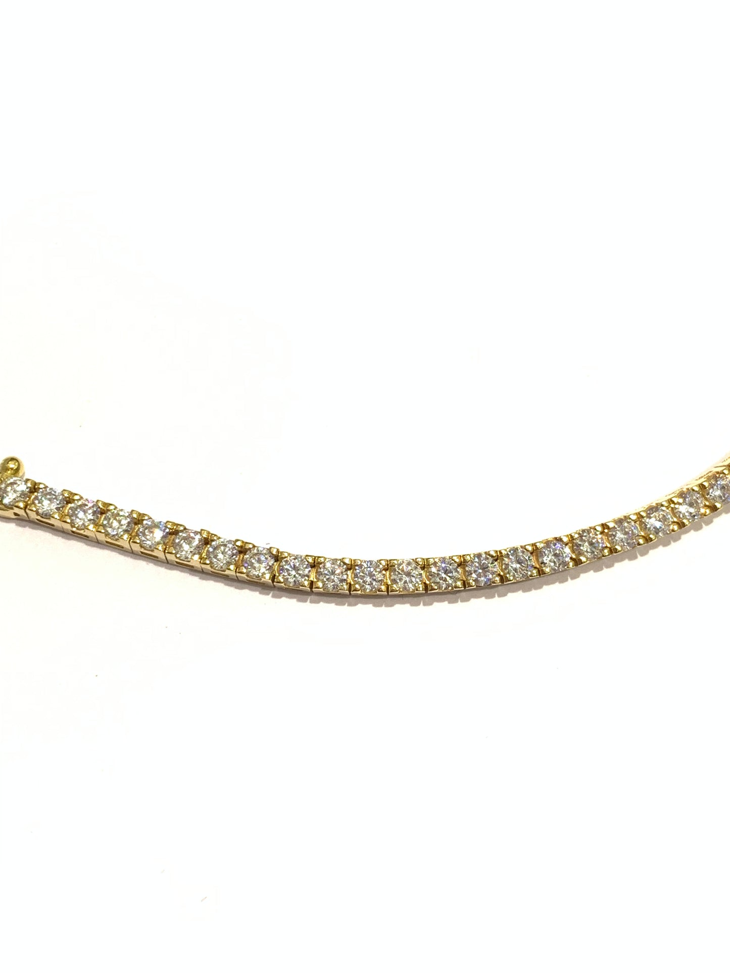 Bracciale tennis in oro giallo 18kt con zirconi. Lunghezza 19,5 cm. Dimensione zirconi 0,2 cm.