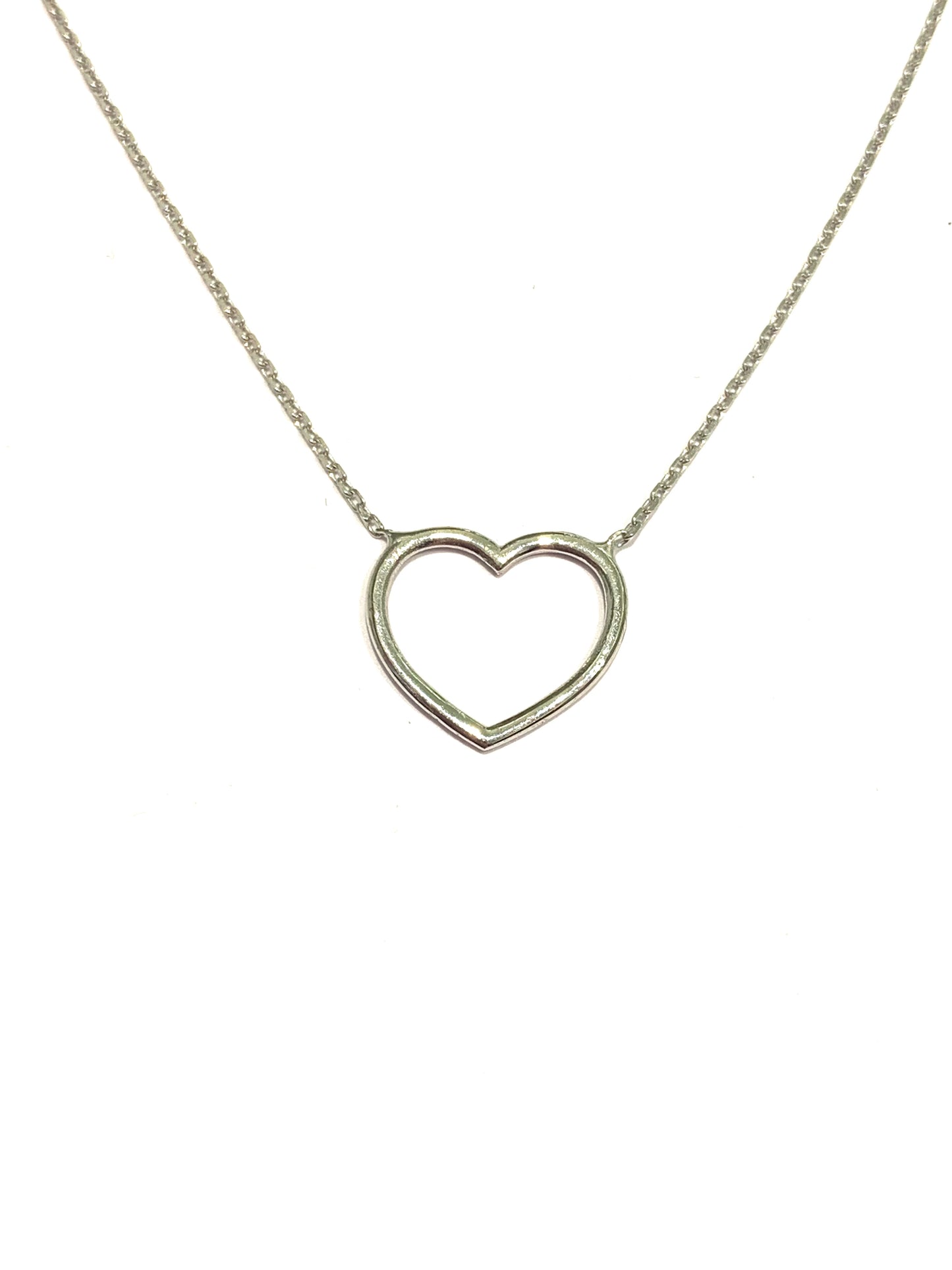 Collana oro bianco 9kt con cuore vuoto