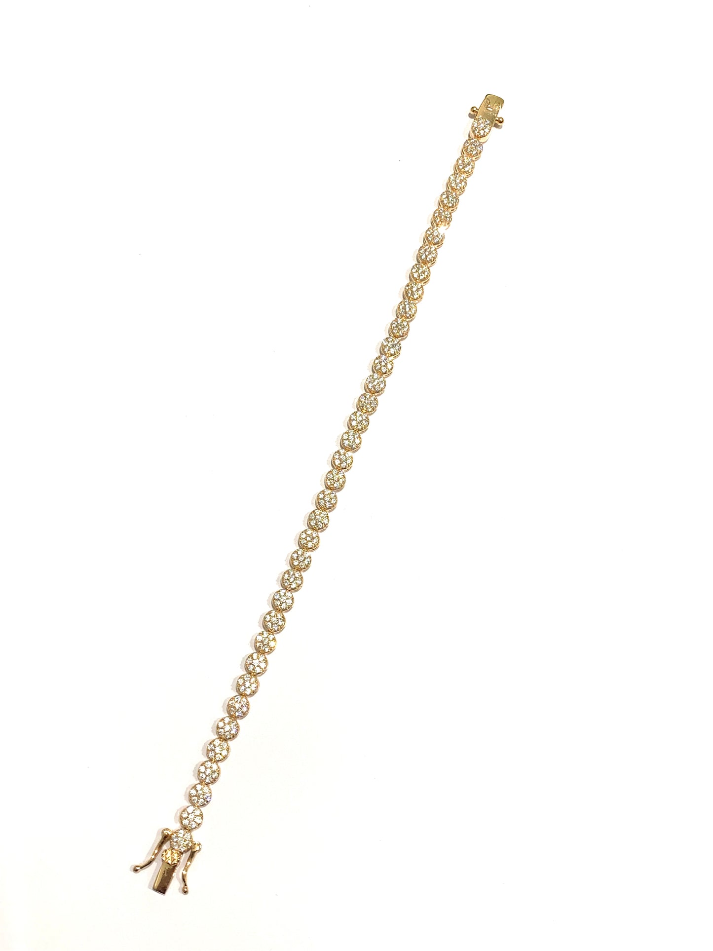 Bracciale tennis in argento bagnato in oro rosa con zirconi tondi. Lunghezza 18 cm. Dimensione 0,4 cm.