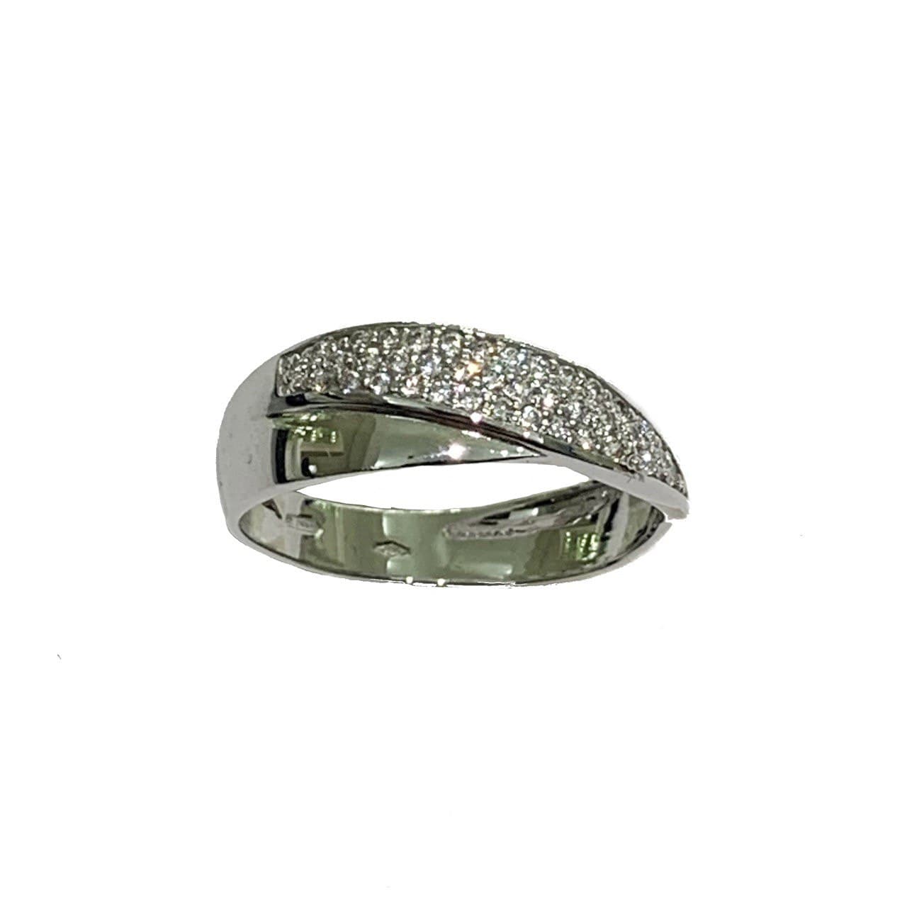 Anello in oro bianco 18kt con barretta diagonale ricoperta da zirconi. Larghezza 0,6 cm. Misura 16.
