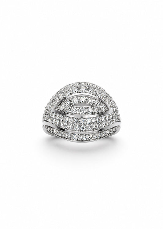 Anello in oro bianco 18kt con strisce ricoperte da zirconi.

Larghezza totale 1,4 cm.

Misura 12.