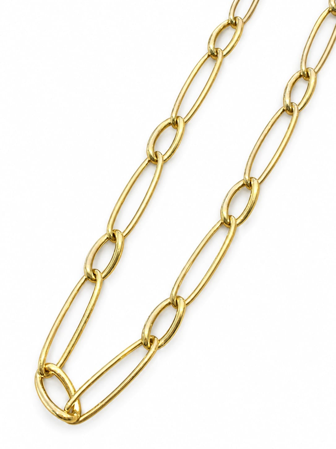 Collana in oro giallo 18kt con maglia a catena con anelli grandi alternati ad anelli più piccoli.  

Lunghezza catena 46 cm.

Dimensione anelli grandi 2,5x0,7 cm.

Dimensione anelli piccoli 1,5x0,7 cm.
