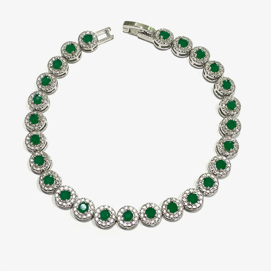 Bracciale tennis in argento con zirconi bianchi e verdi.
Lunghezza 18 cm.
Dimensione zirconi 0,6 cm.