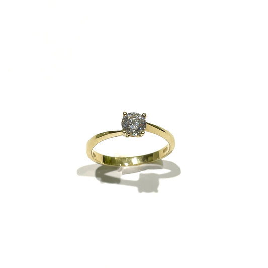 Anello in oro giallo 18kt con zircone solitario.
Dimensione zircone 0,5 cm.
Misura 16.