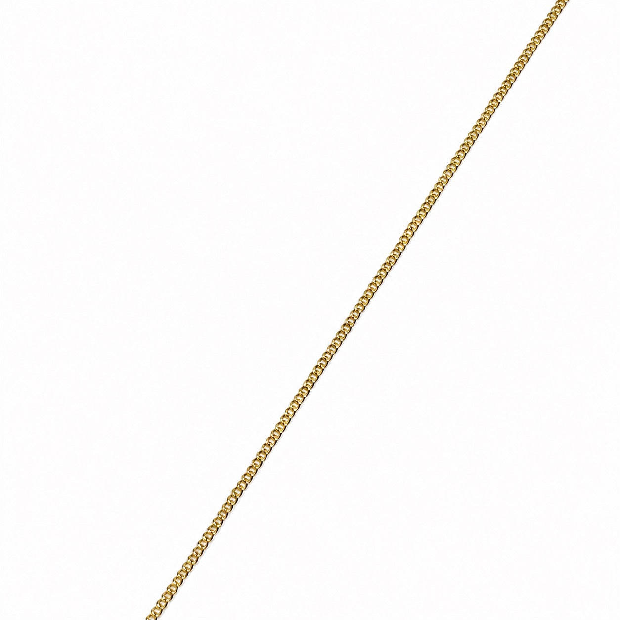 Collana oro giallo 9kt con croce sagomata ricoperta da piccoli zirconi bianchi.