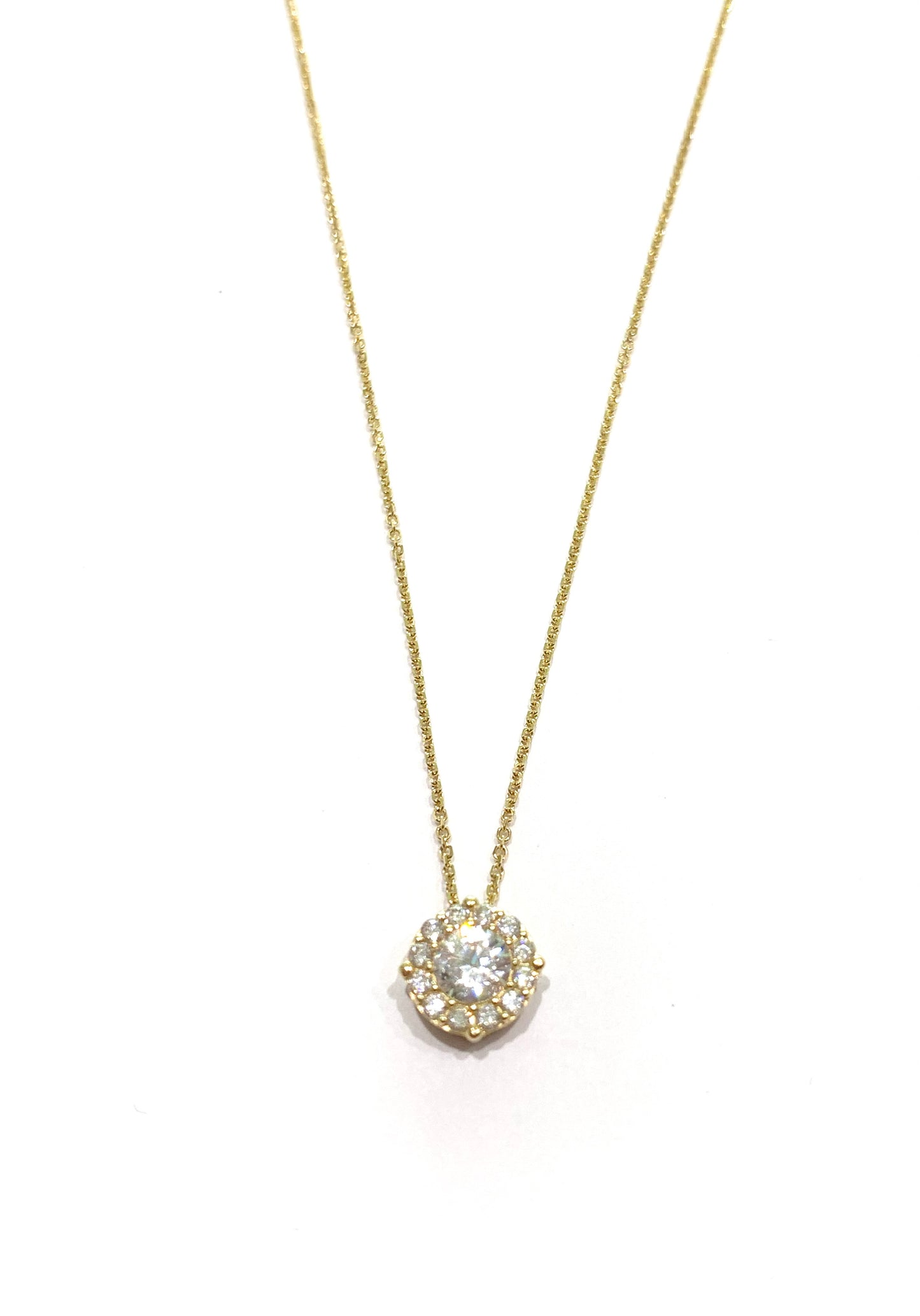 Collana in oro 18kt con zircone centrale circondato da piccoli zirconi.

Disponibile in oro giallo oppure oro bianco.

Lunghezza catena 42 cm.

Dimensione totale 0,6 cm.