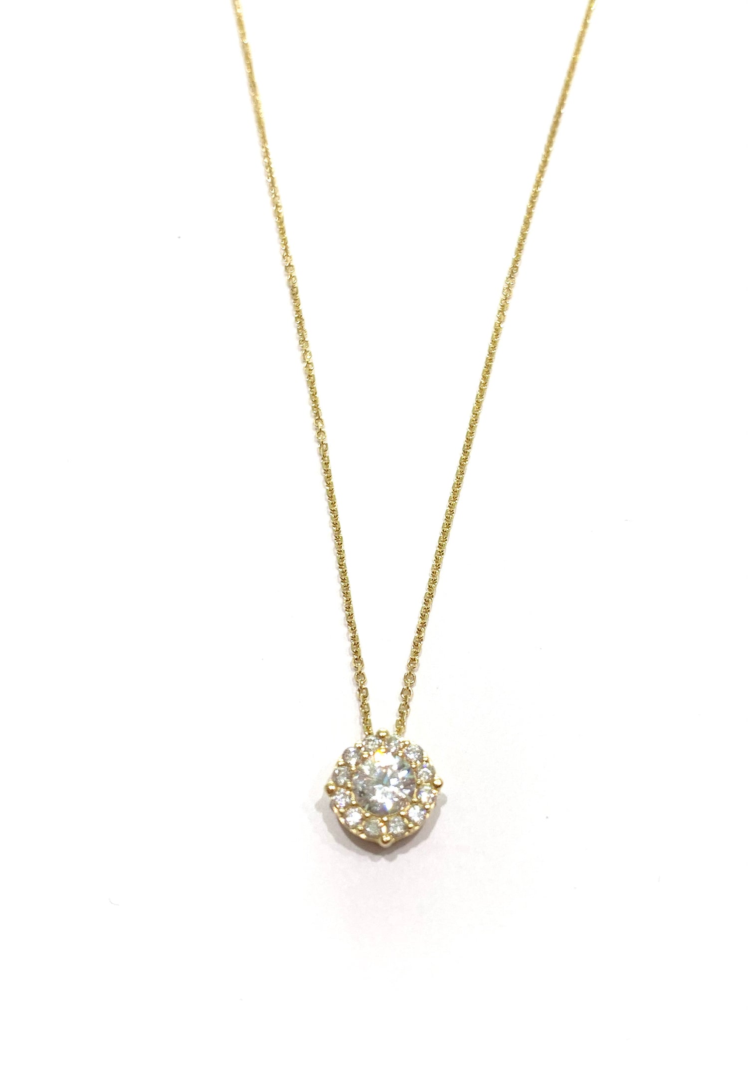 Collana in oro 18kt con zircone centrale circondato da piccoli zirconi.

Disponibile in oro giallo oppure oro bianco.

Lunghezza catena 42 cm.

Dimensione totale 0,6 cm.