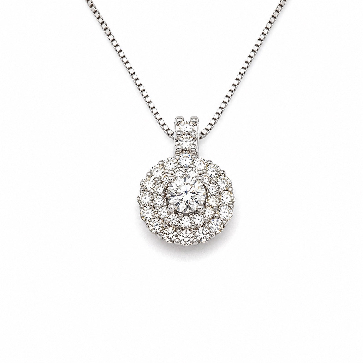 Collana oro bianco 18kt con solitario circondato da diamanti