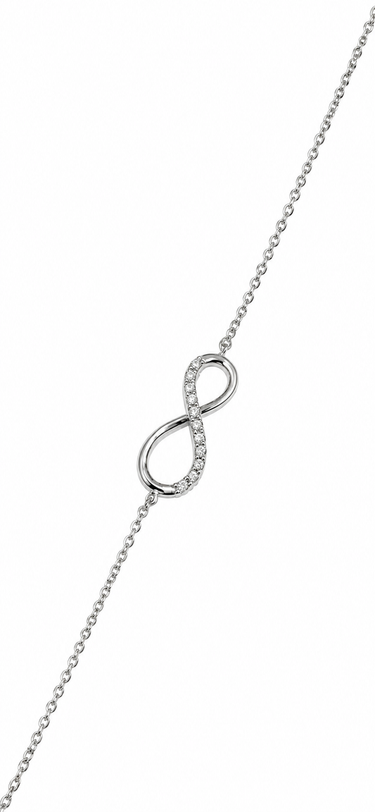 Bracciale in oro bianco 18kt con infinito ricoperto in parte da zirconi.
Lunghezza regolabile da 16 a 18 cm.
Dimensione infinito 0,8x1,8 cm.