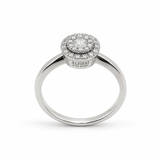 Anello in oro bianco 18kt con diamante solitario circondato da due giri di piccoli diamanti.

Marchio Alfieri & St John.

Caratura diamanti 0,43.

Dimensione 0,7 cm.

Misura 14.