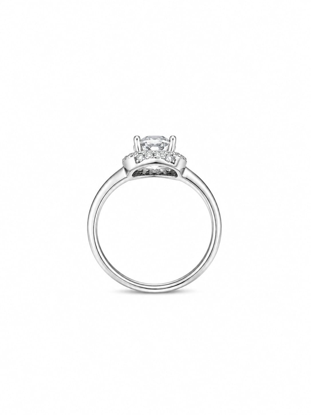 Anello solitario a forma quadrata in oro bianco 9kt con zircone centrale circondato da piccoli zirconi bianchi.

Dimensione totale 0,8 cm.

Misura 14.