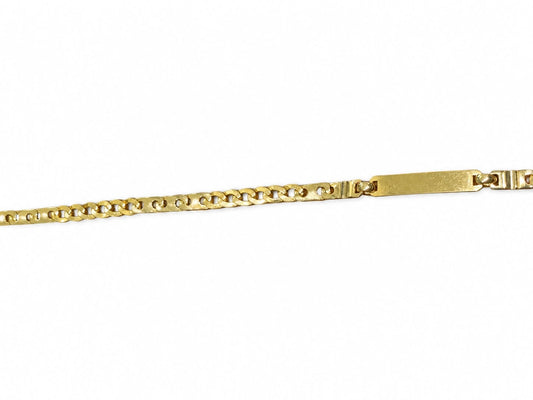 Bracciale in oro giallo 18kt con maglia a catena e piastrina per poter scrivere un’incisione. 

Lunghezza 18,5 cm, adatta a un ragazzo.

Dimensione piastrina 2x0,3 cm.