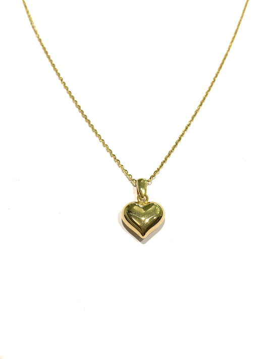 Collana in oro giallo 18kt con cuore.
Lunghezza catena 42 cm.
Dimensione ciondolo 1 cm.