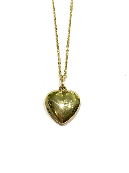 Collana in oro giallo 18kt con cuore bombato.

Lunghezza catena 45 cm.

Dimensione ciondolo 1,8 cm.