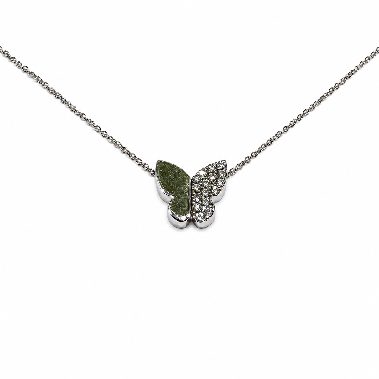 Collana oro bianco 9kt con farfalla
