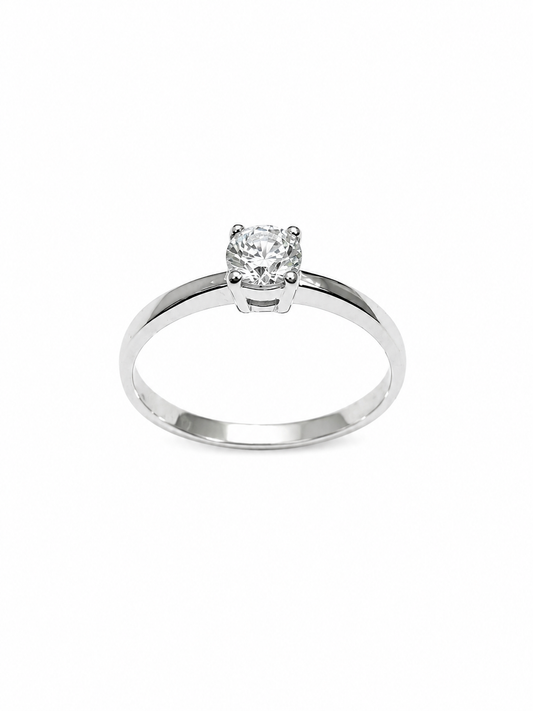 Anello in oro bianco 18kt con zircone solitario.
Dimensione zircone 0,3 cm.
Misura 12.