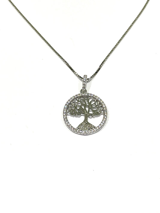 Collana in argento con l'albero della vita circondato da zirconi. Lunghezza catena 40 cm. Dimensioni ciondolo 1,5 cm + 1 cm anellino ricoperto da zirconi.