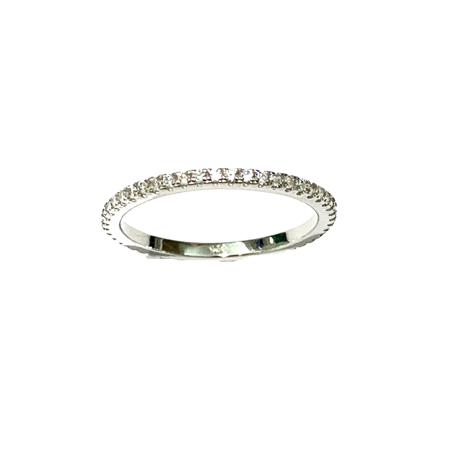Anello veretta in argento con un giro di zirconi.  Larghezza 0,1 cm.  Più misure disponibili.