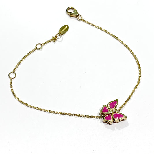 Bracciale in oro giallo 18kt con farfalla ricoperta da smalto naturale rosa. Lunghezza regolabile in tre lunghezze: 14 cm, 16 cm oppure 18 cm. Dimensione farfalla 1 cm. Spedizione gratuita con confezione regalo.