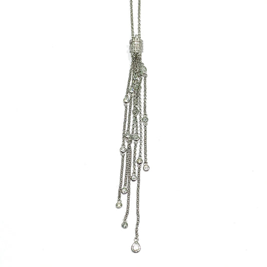 Collana in argento con ciondolo con fili pendenti.  Lunghezza catena regolabile fino a un massimo di 64 cm.  Lunghezza ciondolo pendente 10 cm.  Spedizione gratuita con confezione regalo. 