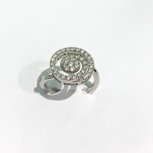 Anello in oro bianco 18kt con spirale ricoperta da diamanti. Marchio Alfieri St John.  Diamanti 0,68 carati.  Misura 15.