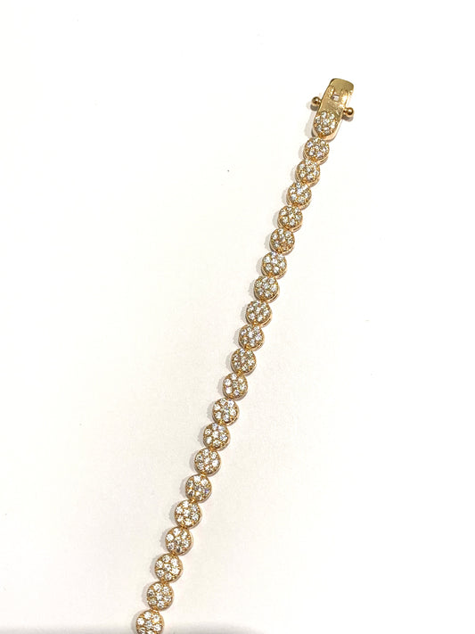 Bracciale tennis in argento bagnato in oro rosa con zirconi tondi. Lunghezza 18 cm. Dimensione 0,4 cm.