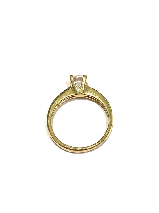 Anello oro giallo 9kt solitario e zirconi laterali