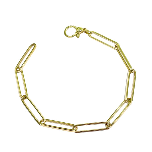 Bracciale in oro giallo 18kt con maglia a catena larga.
Lunghezza 20 cm, con possibilità di chiuderlo in ogni maglia.
Larghezza 0,4 cm.
